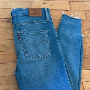 Distressed Levi’s Women’s Jeans